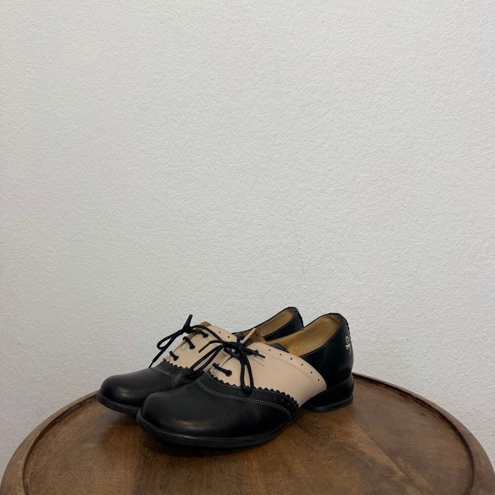 John Fluevog Fellowship Erika Brogues Oxford Shoe Black Ivory Women’s 7.5